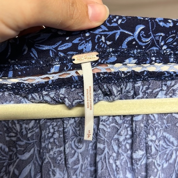 Free People Short Sleeve Talk About It Tiered Blouse Tunic Blue Floral Womens S - Picture 6 of 9